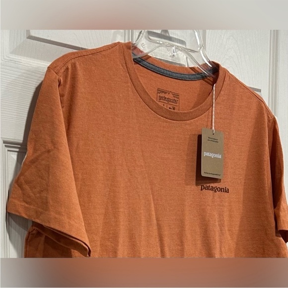 Patagonia Men's Medium Fitz Roy Icon Responsibili-Tee T-Shirt Orange Melon NWT - Picture 2 of 10